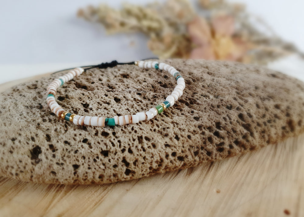 
            
                Load image into Gallery viewer, Turquoise &amp;amp; Seashell Bracelet - Snow White
            
        