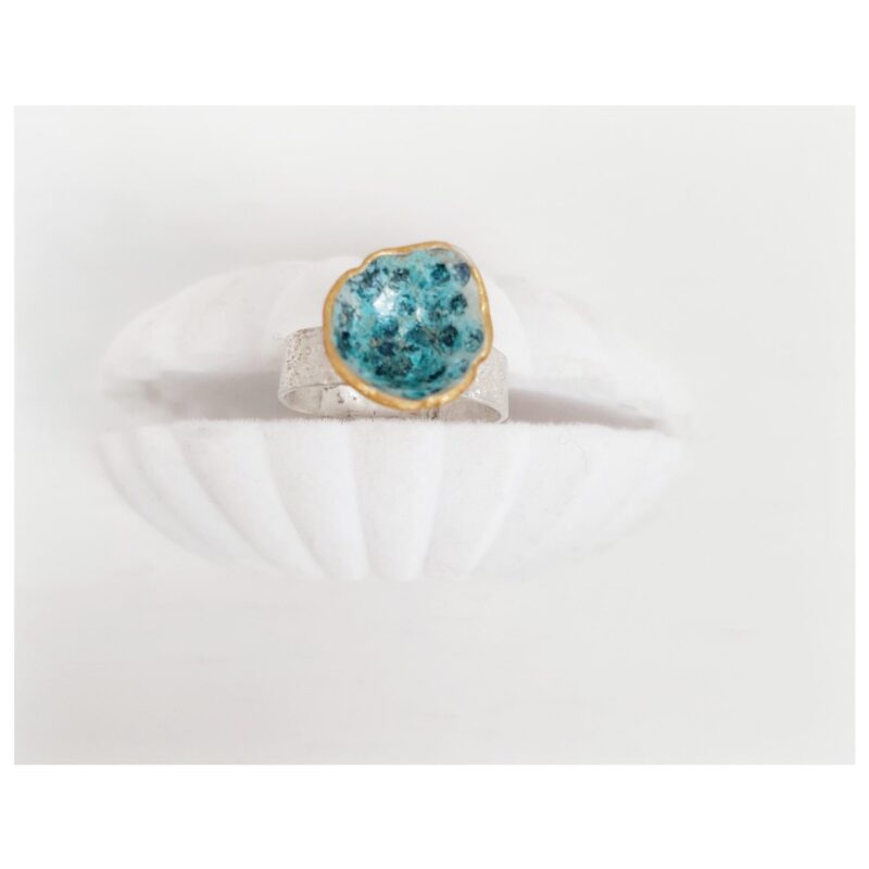 This sculptural Sterling Silver cup is hand-painted & sealed to create an organic patina on a textured Sterling Silver band for a natural result. 