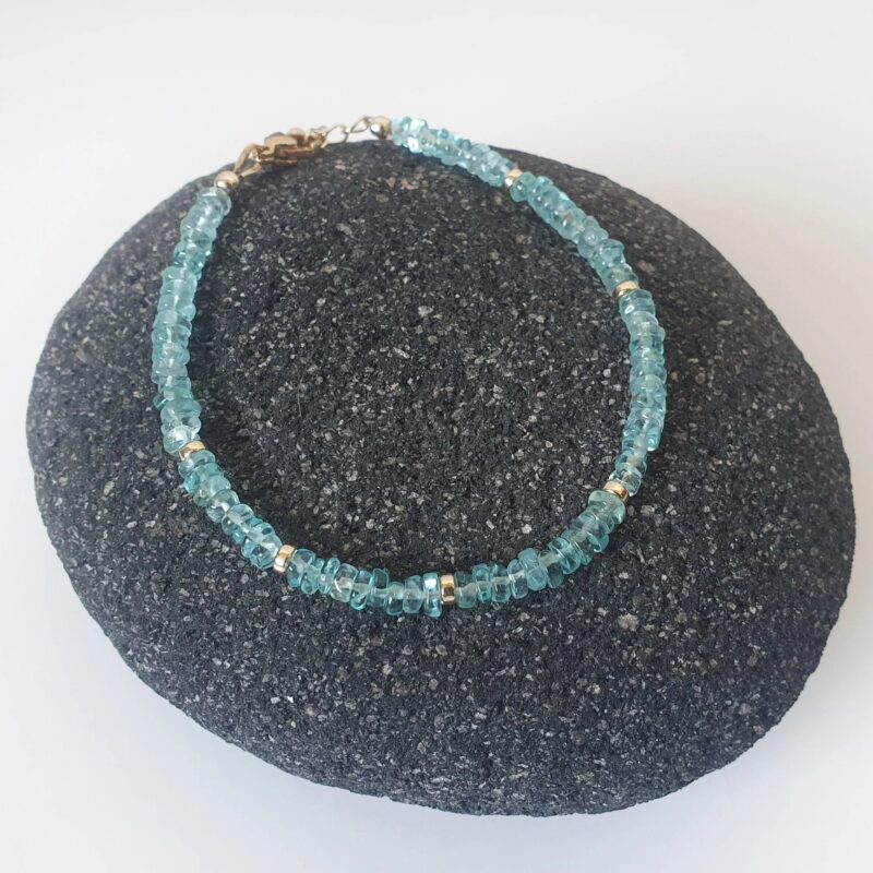 Dive into the blue-green hues of Apatite, what an uplifting colour! This bracelet is made of 4mm dainty Apatite gemstones with findings in 14k Gold Filled and Surgical Steel - perfect for sensitive skin. Discreet yet sparkly, we love how elegant this bracelet is! It is also lightweight, so you can wear it anytime, anywhere. Try mixing and matching it with our other gemstone bracelet styles to create a stacking effect.